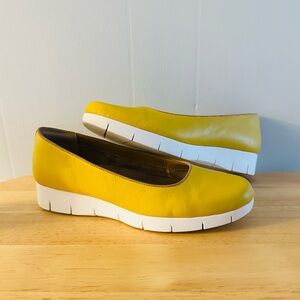 Clarks Daelyn Towne Slip On / Honey Yellow / 8.5